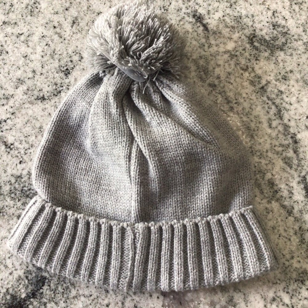 ❤️ GAP grey winter hat w pompom - Picture 2 of 6
